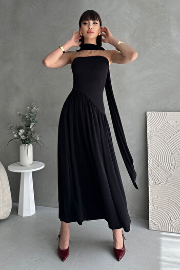 Trendyol Collection Schwarzes, trägerloses Maxi-Abendkleid mit Schal-Detail in A-Linie, stilvolles Abendkleid für den Abschlussball TPRSS25EL00317