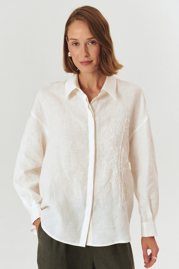 Exquise Floral Embroidered Regular White Linen Shirt