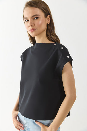 VENA Boat Neck T-Shirt with Snap Shoulders - Black