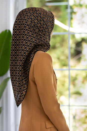 Vissona 100% Twill Silk Chain Pattern Μαύρο - Χρυσό Χρώμα 90x90 Κασκόλ Σχήμα Ραφής άκρων Ραμμένο στο χέρι