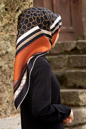 Vissona 100% Twill Silk Gold Δαχτυλίδι με σχέδιο Tan - Μαύρο Χρώμα 90x90 Σχήμα ραπτικής κασκόλ: Ράψιμο στο χέρι