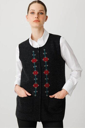 Desen Triko Women's O-Neck Front Embroidery Embroidered Wool Vest Black