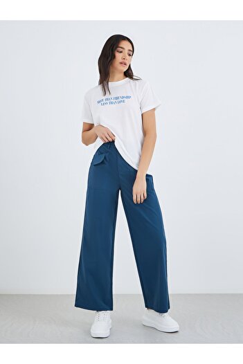 Styli Women Solid Flap Pocket Detail Straight Fit Cargo Pants