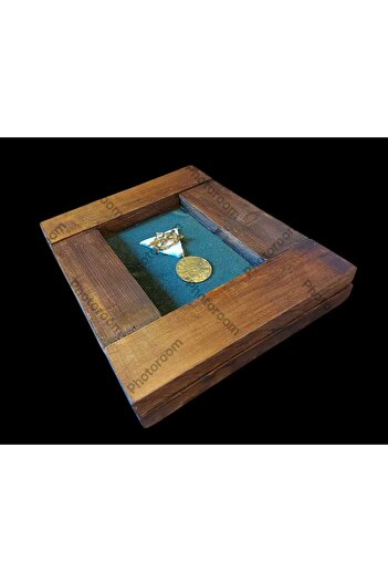 kho military design 20X25X4 Cm.Vintage Wooden Wall Frame Model-2 (with the Medal of Independence)