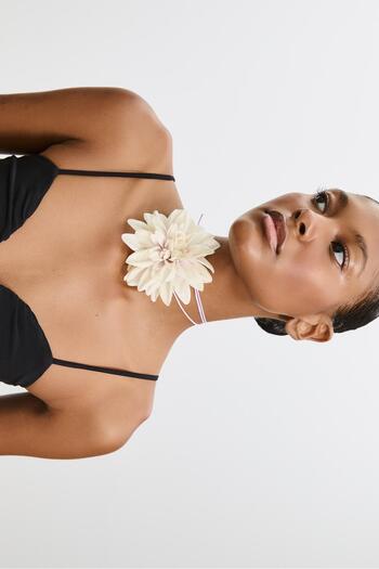 Stradivarius Fabric flower choker