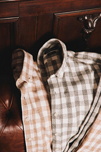 AC&Co / Altınyıldız Classics Erkek Ekru-Kahve Comfort Fit Rahat Kesim Düğmeli Yaka Flanel Oduncu Gömlek