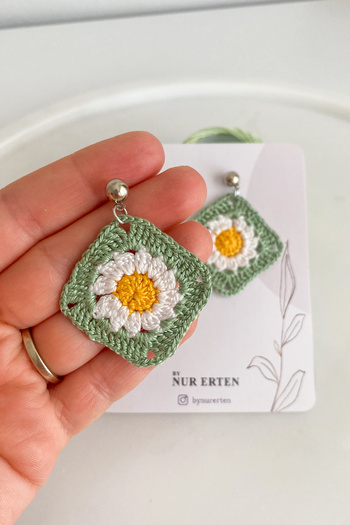 By Nur Erten El Yapımı Çiçek Motifli Örgü Küpe | Daisy Granny Square Tasarım