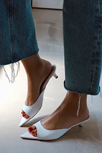 POLKA STORE Capsule Women's Pointed Toe Tape Detailed Kitten Heeled Slippers Sandals