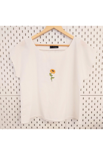Tela Cotton blouse with floral embroidery – Sorela