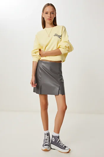 Happiness İstanbul Women's Gray Slit Mini Faux Leather Shorts Skirt Gp00029