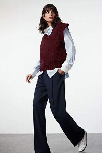 Trendyol Collection Burgundy Soft Textured V-Neck Knitwear Sweater Twoaw23Sv00149