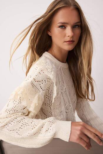 Trendyol Collection Bone Lace Garnish Sleeve Detail Knitwear Sweater Twoaw26Kz00053