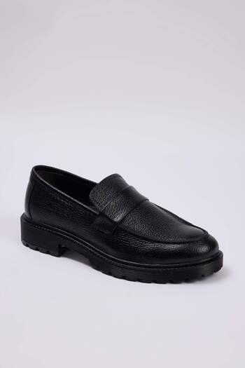 TRENDYOL SHOES Black Genuine Leather Men's Loafer Shoes Takaw26La00004