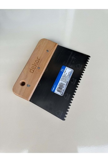 Dekor 121 Tile Comb 17 cm Triangular Tooth Wooden Handle Spring Steel