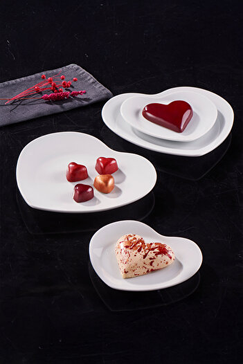 Güral Porselen Love 4 Piece Bonnet Cake Set