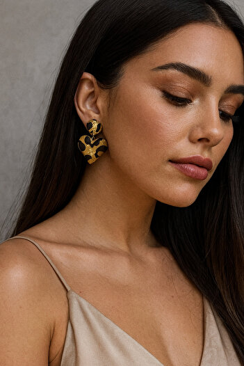 Lu Atelier Cuore – Handmade Heart Shaped Gold Detailed Earrings
