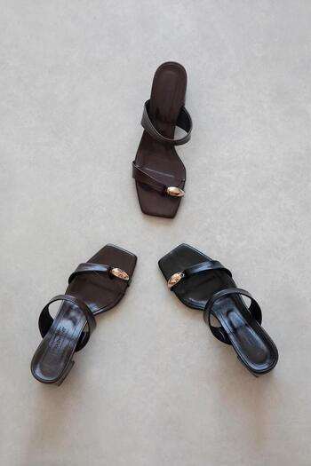 STRASWANS Capri Women's Flip Flop Wrinkled Leather Sandals Black