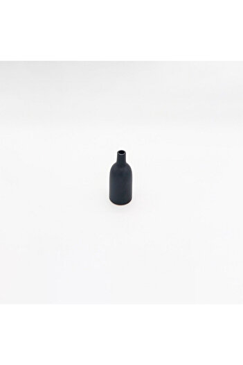 DEC13 Modern ceramic vase available in black and white