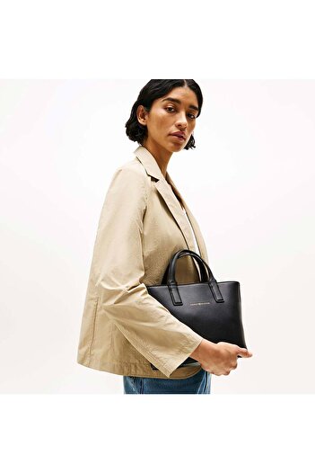 Tommy Hilfiger Dámská černá taška přes rameno (AW0AW17448-BDS)