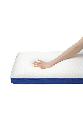 KBOX Medical memory foam pillow with a comfortable design and cool mesh fabric to reduce sweating while sleeping, 70 x 40 x 14 cm
