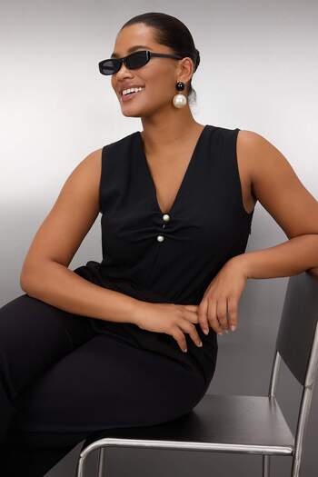 Trendyol Curve Black V-Neck Pearl Detail Sleeveless Woven Plus Size Blouse Tbbaw26Af00000