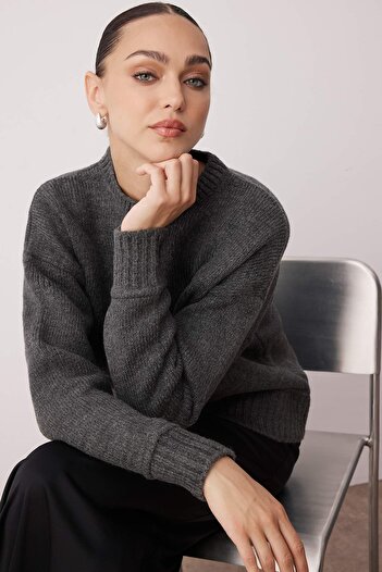 Trendyol Collection Anthracite Soft Textured Wide Fit Stitch Detail Knitwear Sweater Twoaw26Kz00075