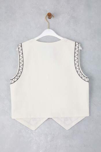Trendyol Collection Weiße Regular bestickte Weste TWOSS25YE00126