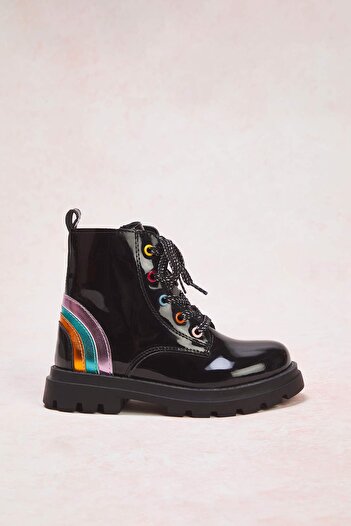 TRENDYOL SHOES Μαύρες μπότες με φερμουάρ και κορδόνια για μικρά κορίτσια, παιδικά λουστρίνι 
 TAKAW26BO000100