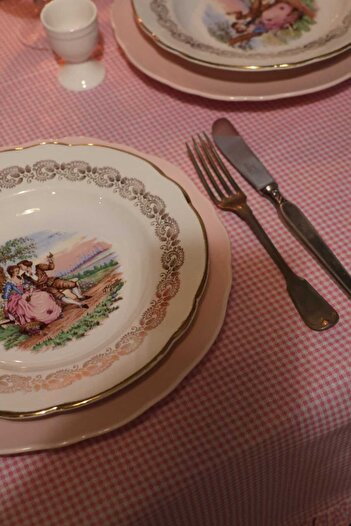 vintagetasarım masa örtüsü pötikare fırfırlı pembe vintage 150x120