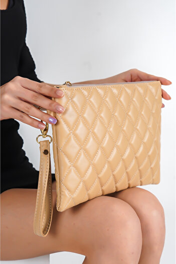 Capone Outfitters Paris Quilted Women's Nut Bag