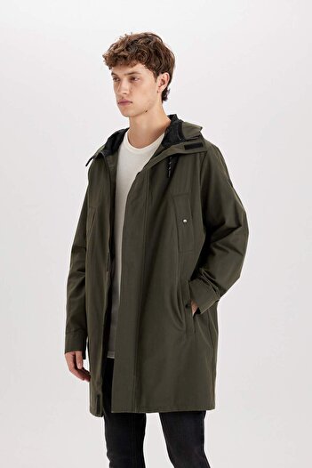 DeFacto Su Geçirmez Regular Fit Kapüşonlu Fermuarlı Cepli Uzun Mevsimlik Yağmurluk Hafif Mont D5031AX24WN