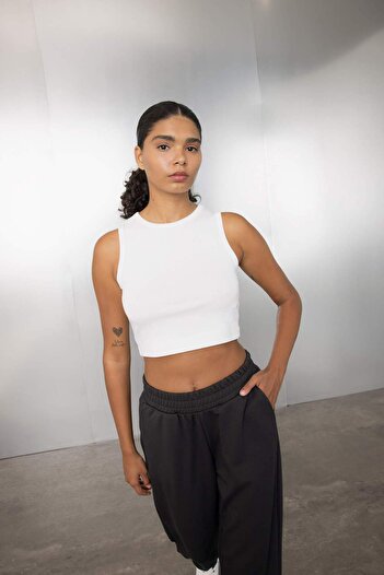 DeFacto DeFactoFit Crop Bisiklet Yaka Modal Sporcu Basic Düz Atlet D6038AX24AU