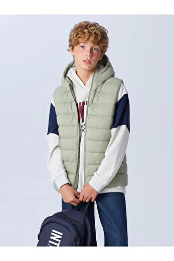 LC Waikiki Lcw Kids Hooded Boys' Puffer Vest (W5)
