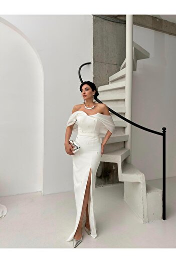 Serica Moda Λευκό βραδινό φόρεμα με λαιμόκοψη με μαργαριτάρι