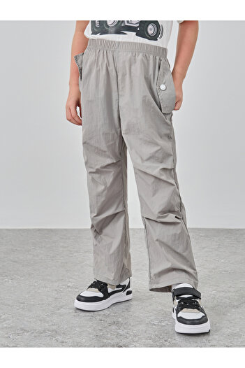 Styli Solid Elastic Waist Pocket Detail Pants