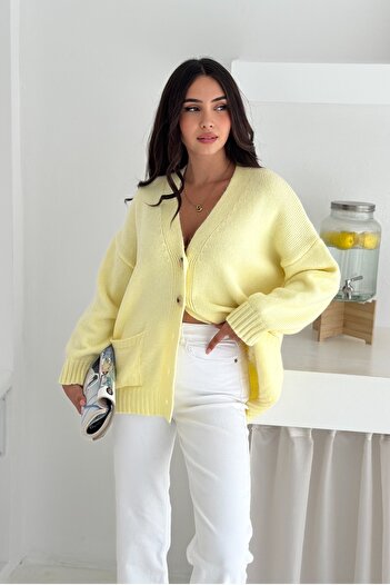FEMELLE Cardigan galben oversize cu nasturi - Cardigan cu decolteu în V cu buzunare, tricotat moale