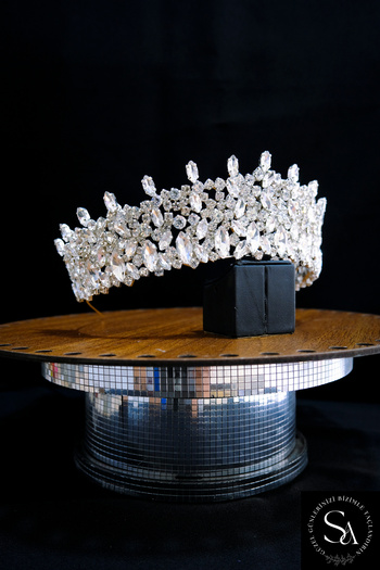 SimgeAksesuar Crystal Stone Fashionable and Elegant Bridal Tiara