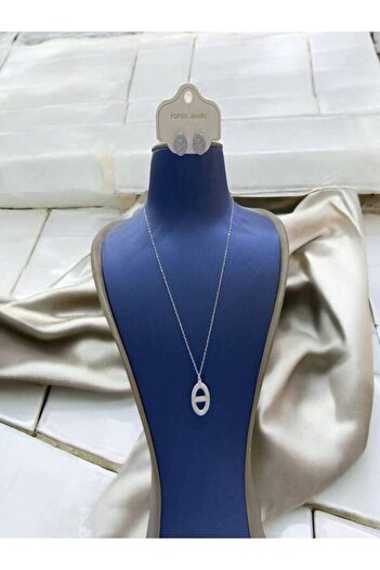 Generic 2-piece silver-colored zircon set with a luxurious box