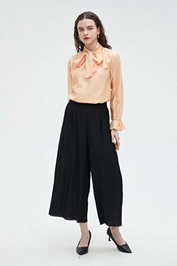Nichii Women's Printed Sleeve Blouse with Bow Detail