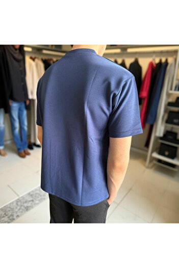 MODA Ανδρικό μπλουζάκι με κοντό μανίκι, υπερμεγέθη, με υφή που μοιάζει με μετάξι, από μικτό ύφασμα