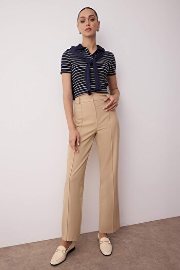 Trendyol Collection Világosbarna, egyenes/egyenes szabású, magas derekú bordázott varrású szőtt nadrág TWOSS21PL0093