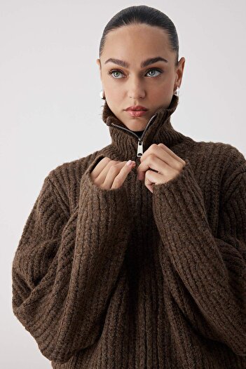 Trendyol Collection Wardrobe Essentials Brown Zippered Soft Textured Wide Fit Knitwear Cardigan | Twoaw26Hi000490