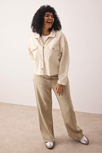 Trendyol Curve Ecru Oversize/Loose Fit Crop Denim Plus Size Jacket Tbbaw26Ag00000