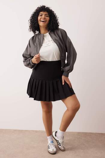 Trendyol Curve Czarna plisowana spódnica mini z tkaniny TBBSS23AZ00019