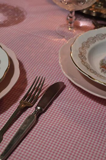 vintagetasarım masa örtüsü pötikare fırfırlı pembe vintage 150x120