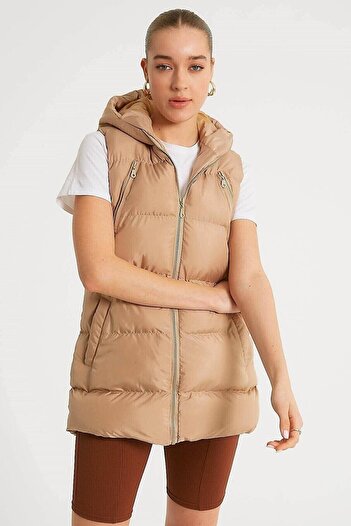 Robin Hooded Pocket Detailed Puffer Vest Camel