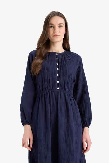 DeFacto Relax Fit Bisiklet Yaka Müslin Uzun Kollu Maxi Elbise D0570AX25SM