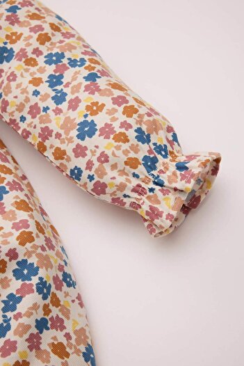 DeFacto Kız Bebek Çiçekli Uzun Kollu Yakası Fırfırlı Twill Elbise D5962A524WN