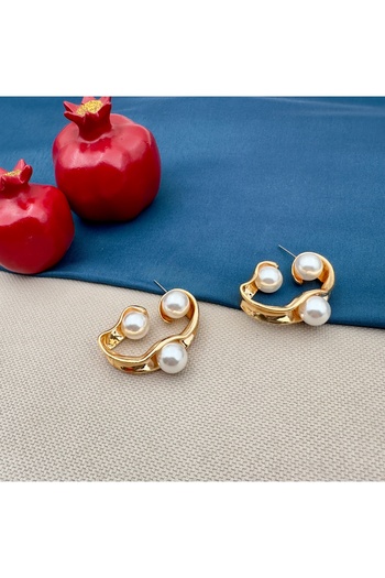Opia Takı & Aksesuar Women's Gold Pearl Half Hoop Earrings