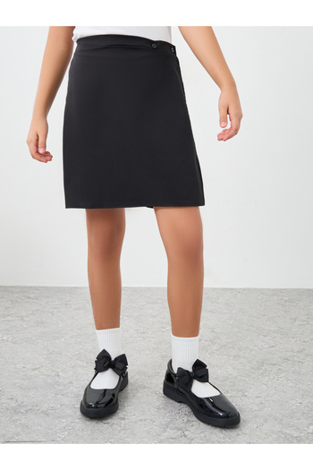 Styli Girls Black Plain Skorts with Button Detail